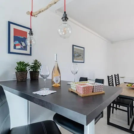 Les Roches Bleues-1 By Interhome Le Pradet
